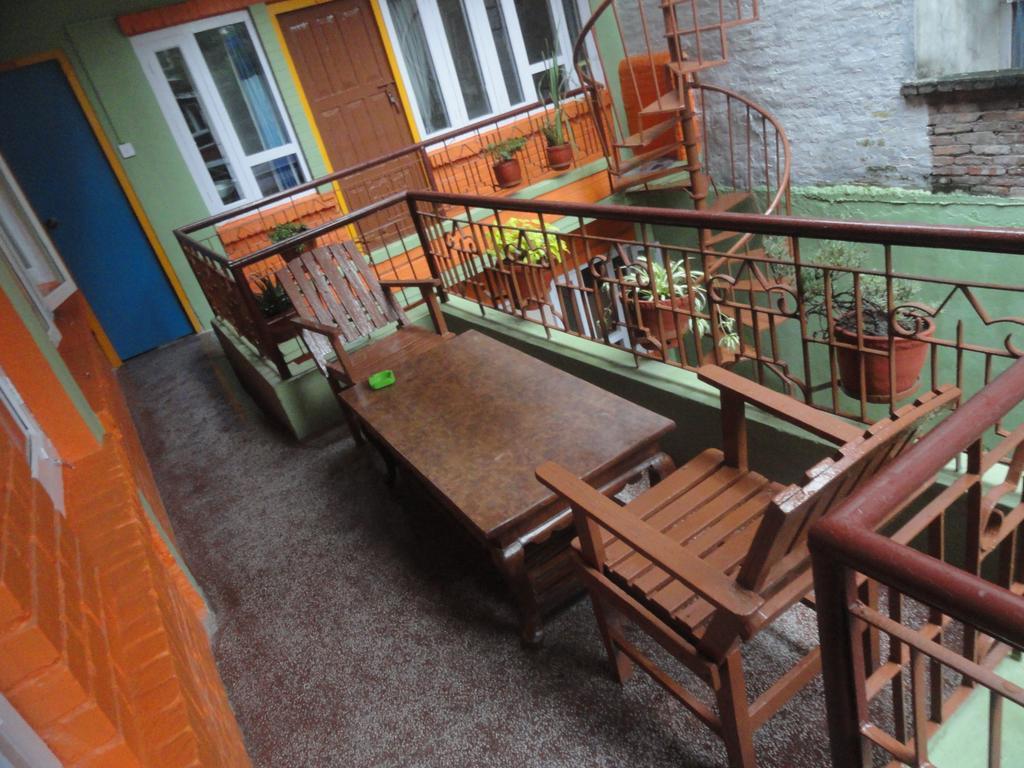 Hotel Backpackers Inn Катманду Экстерьер фото
