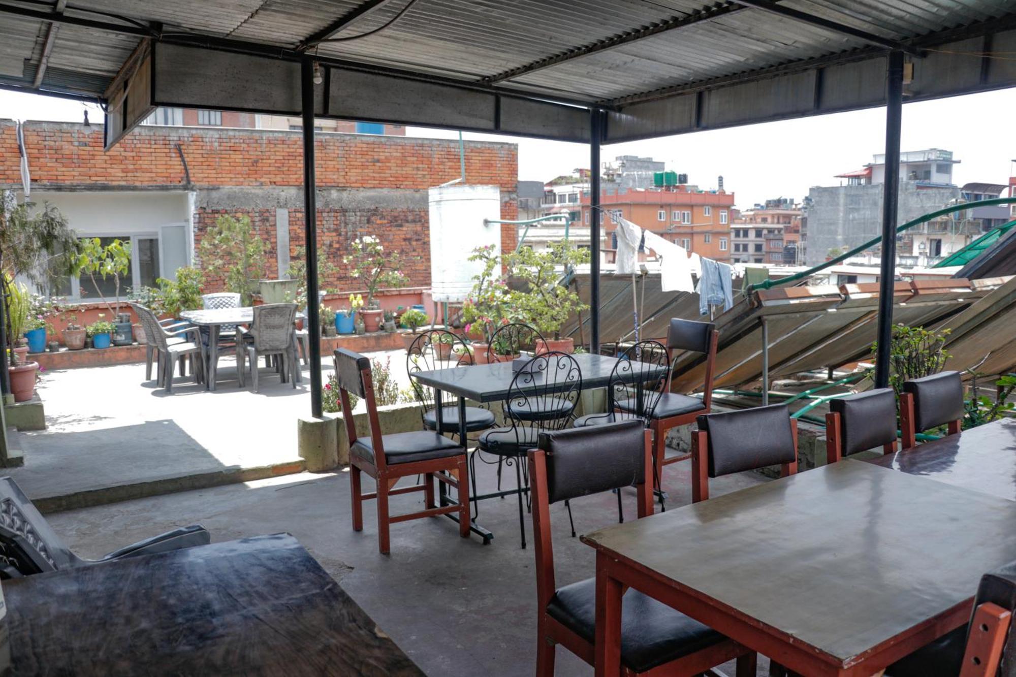 Hotel Backpackers Inn Катманду Экстерьер фото