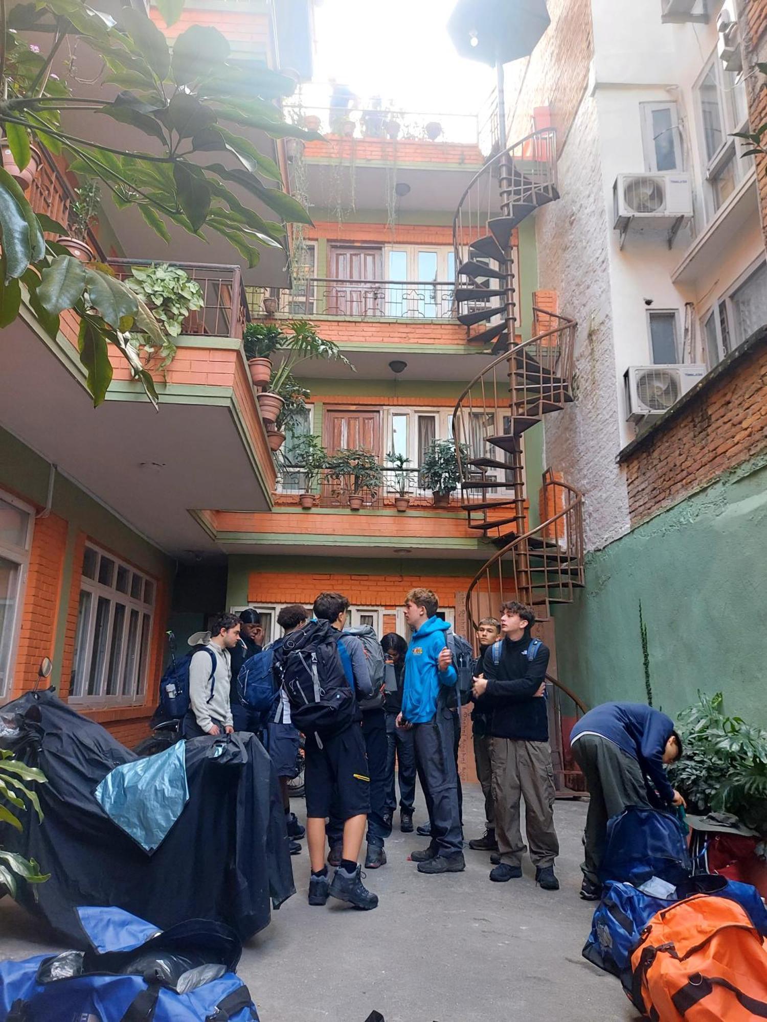 Hotel Backpackers Inn Катманду Экстерьер фото